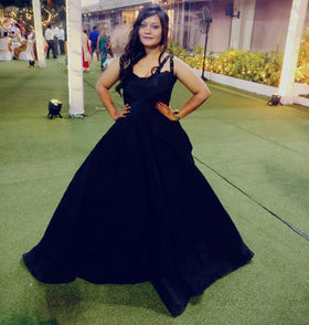 Tri-lateral straps Gown