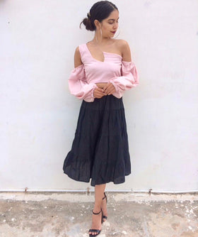 Single Shoulder mid-Cut top.