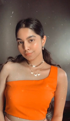 Single shoulder sleeveless croptop.
